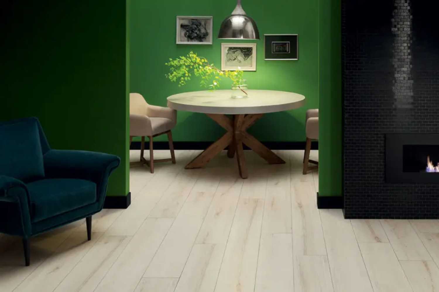 Elegancki salon z wyrazistą zielenią na ścianach